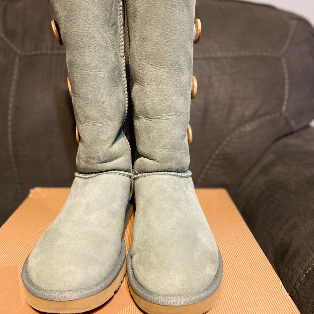 UGG Size 8 Women’s boots. Sage green.